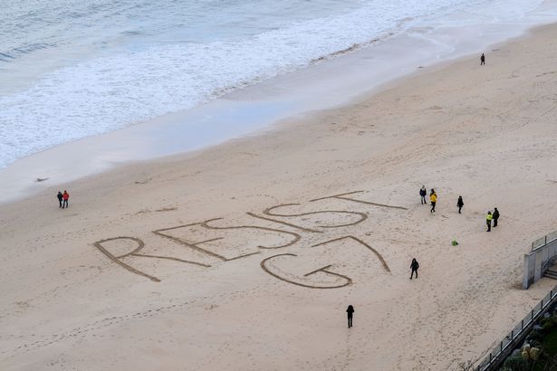 Resist G7 message on beach - enlarge